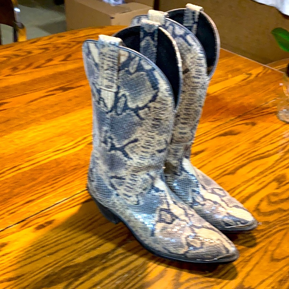 Vintage snakeskin sz7 ladies boots